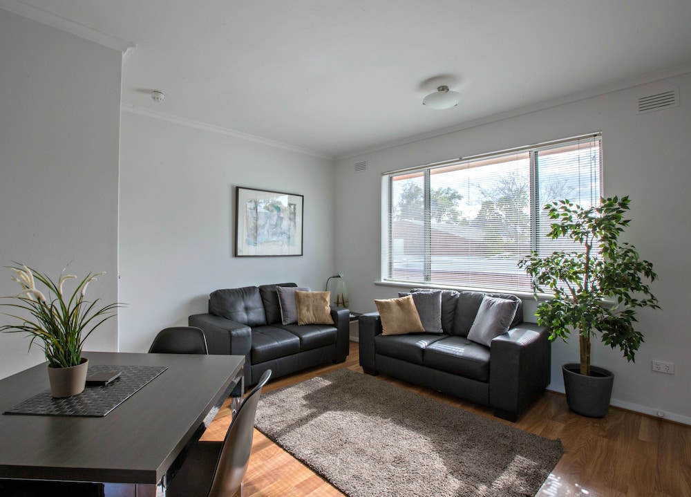 Adelaide Dresscircle Apartments Childers Street