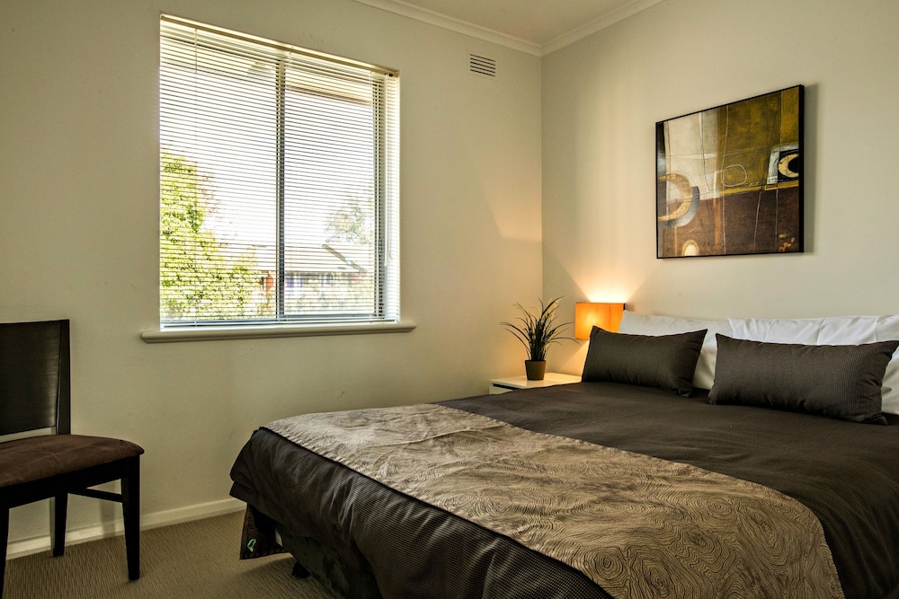 Adelaide Dresscircle Apartments Childers Street