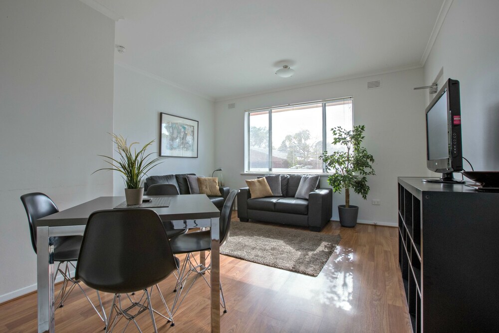 Adelaide Dresscircle Apartments Childers Street