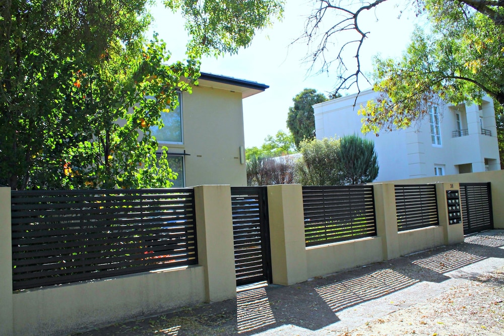 Adelaide Dresscircle Apartments Childers Street