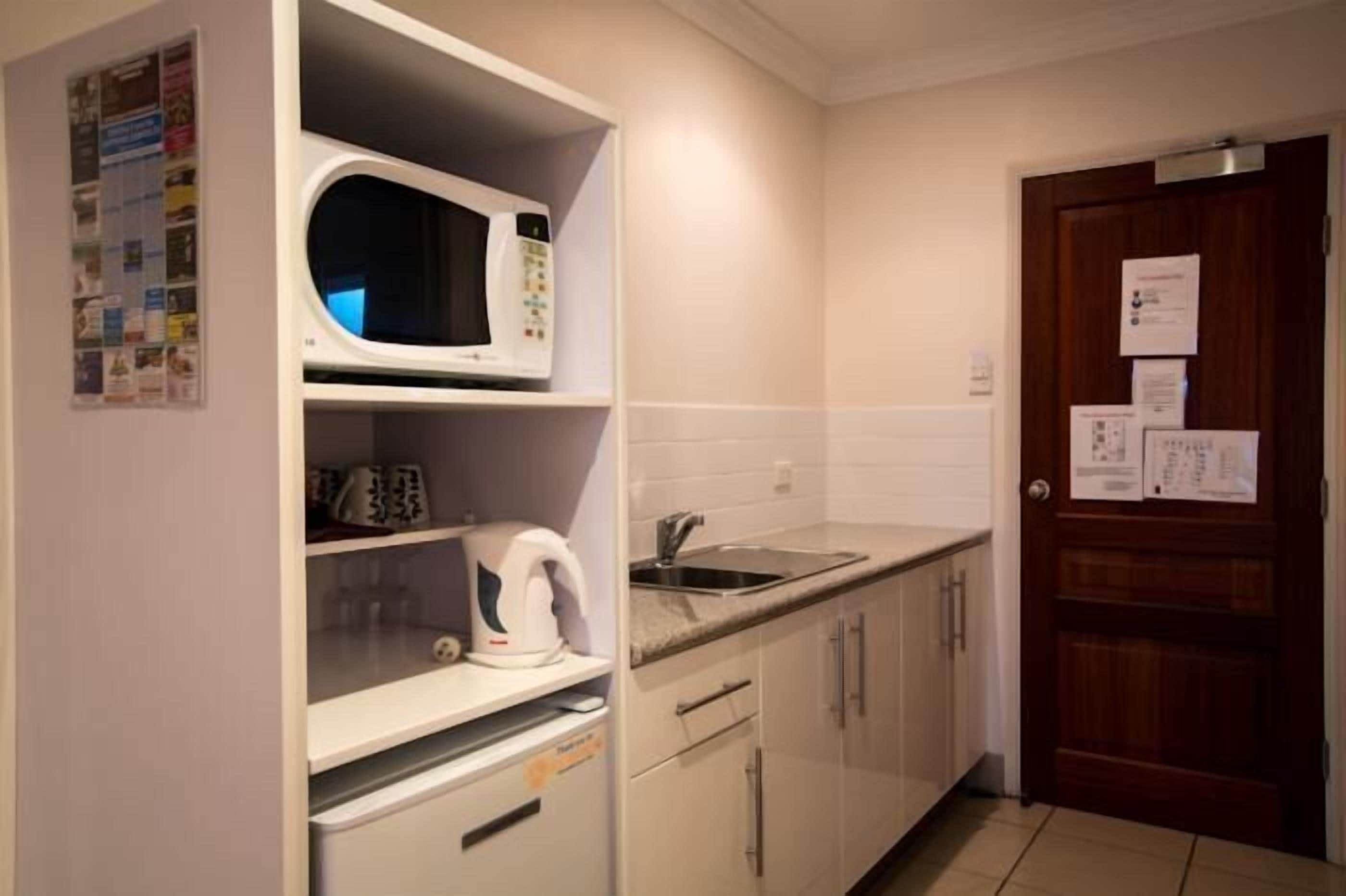 Emerald Gardens Motel & Apartments