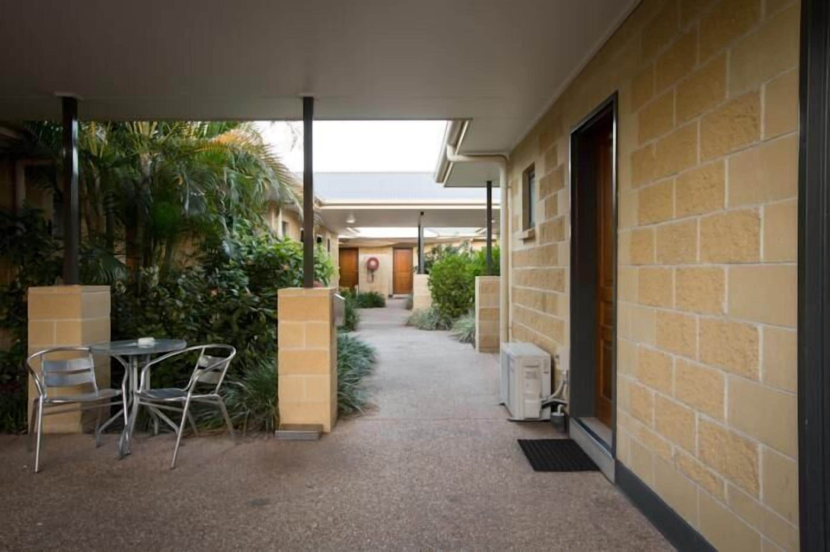 Emerald Gardens Motel & Apartments