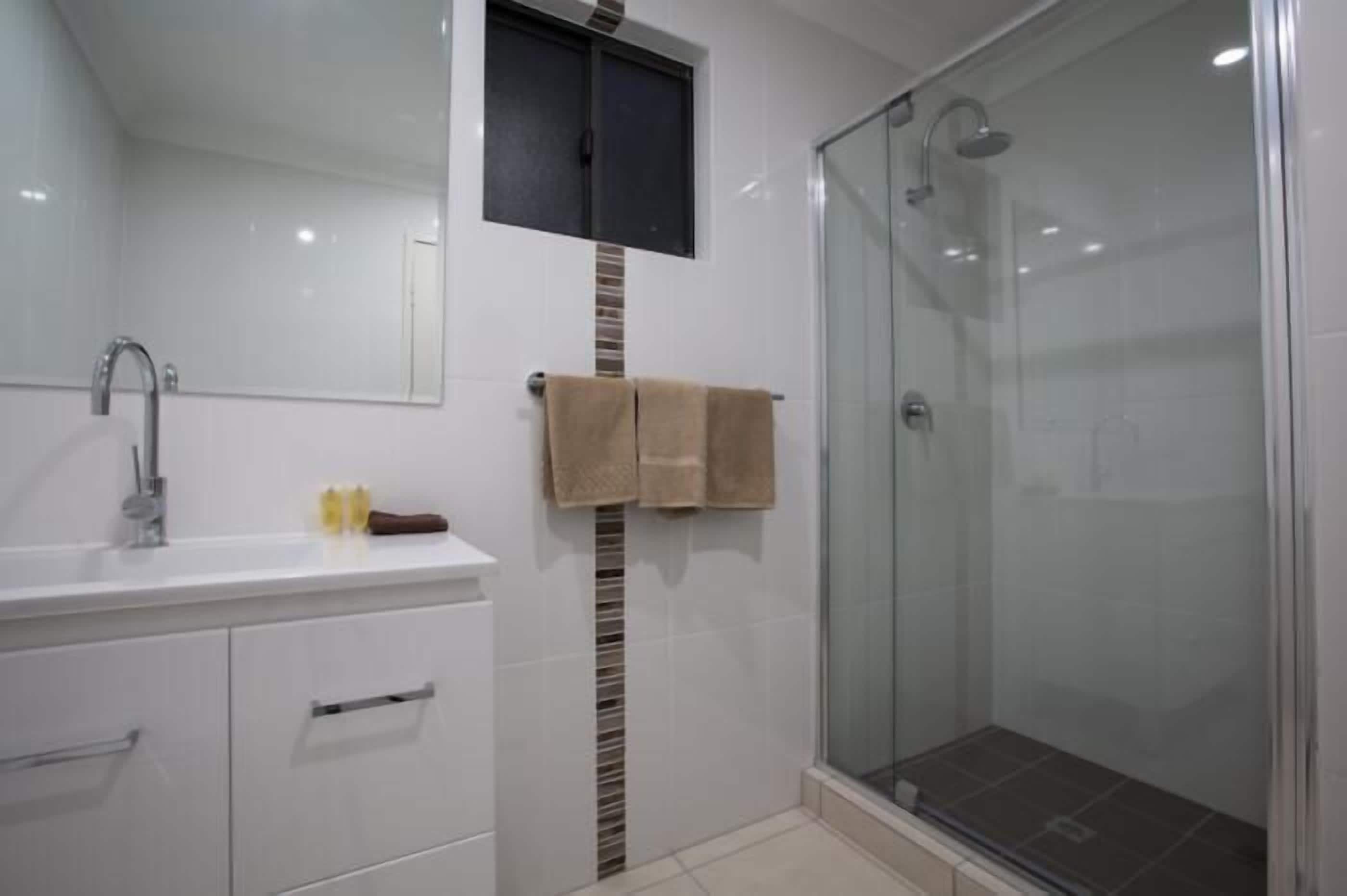 Emerald Gardens Motel & Apartments