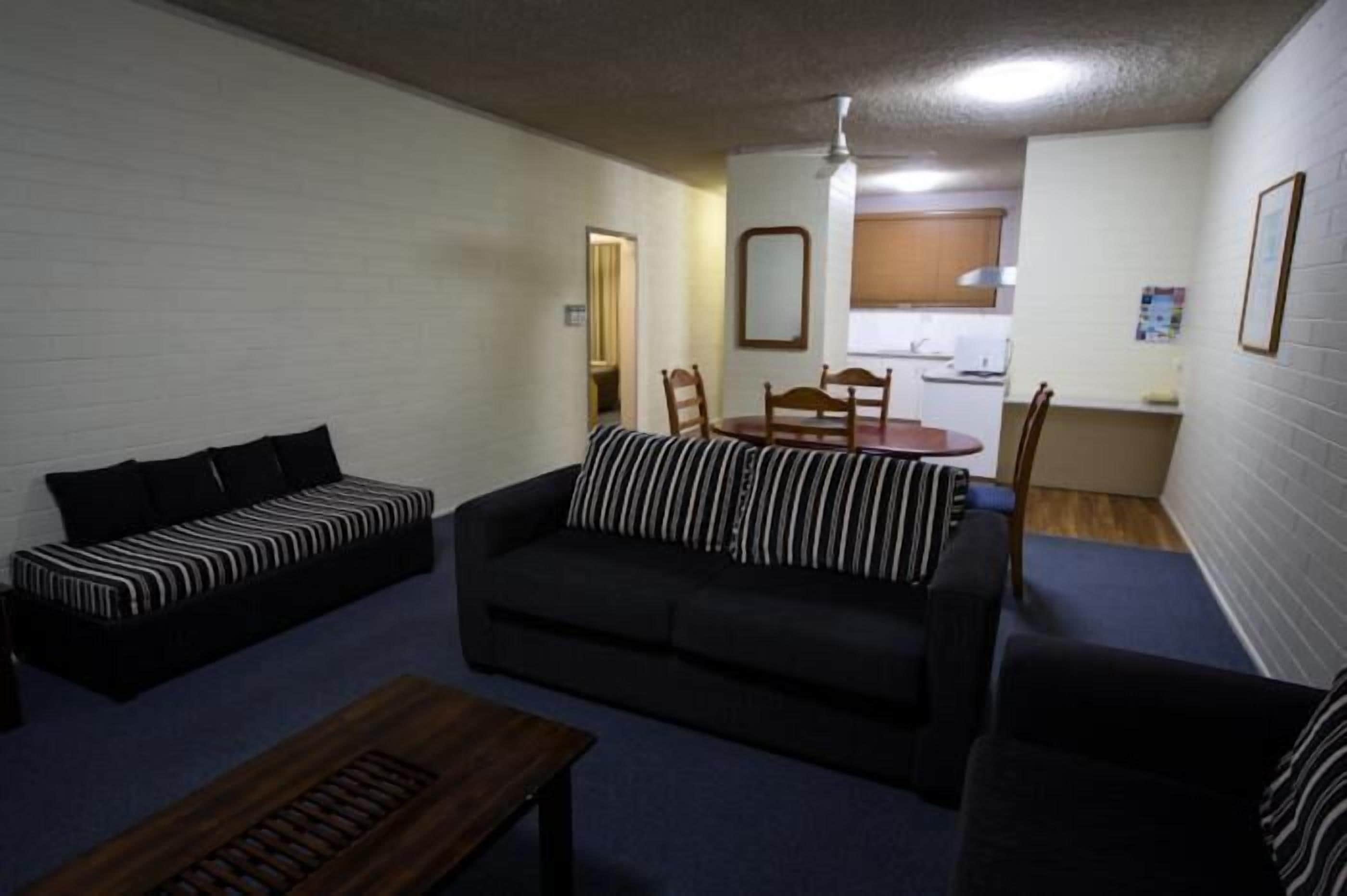 Emerald Gardens Motel & Apartments