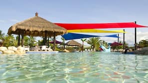2 outdoor pools