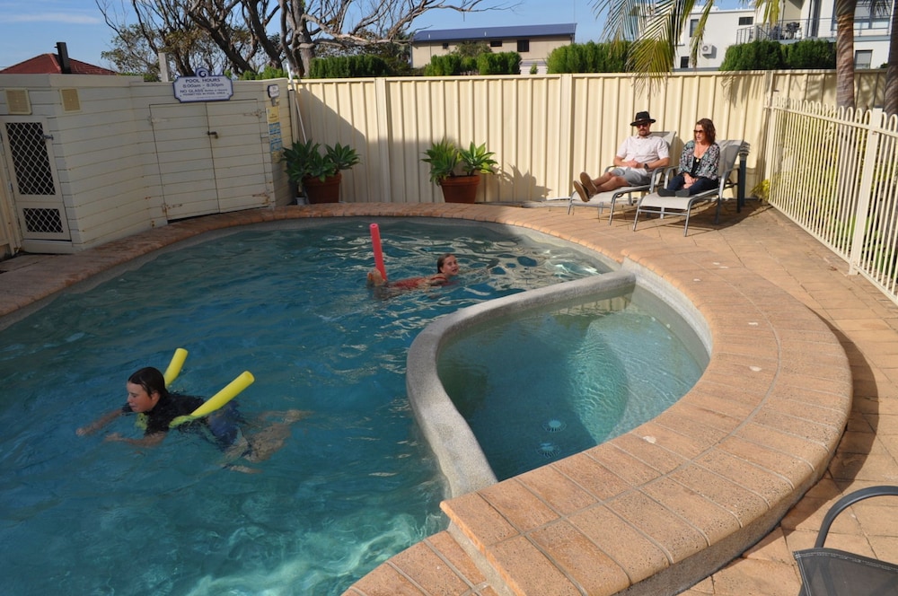 Mollymook Surfbeach Motel and Apartments