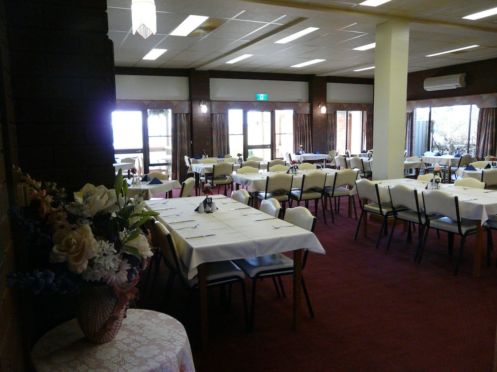 Family dining, Waterloo Point