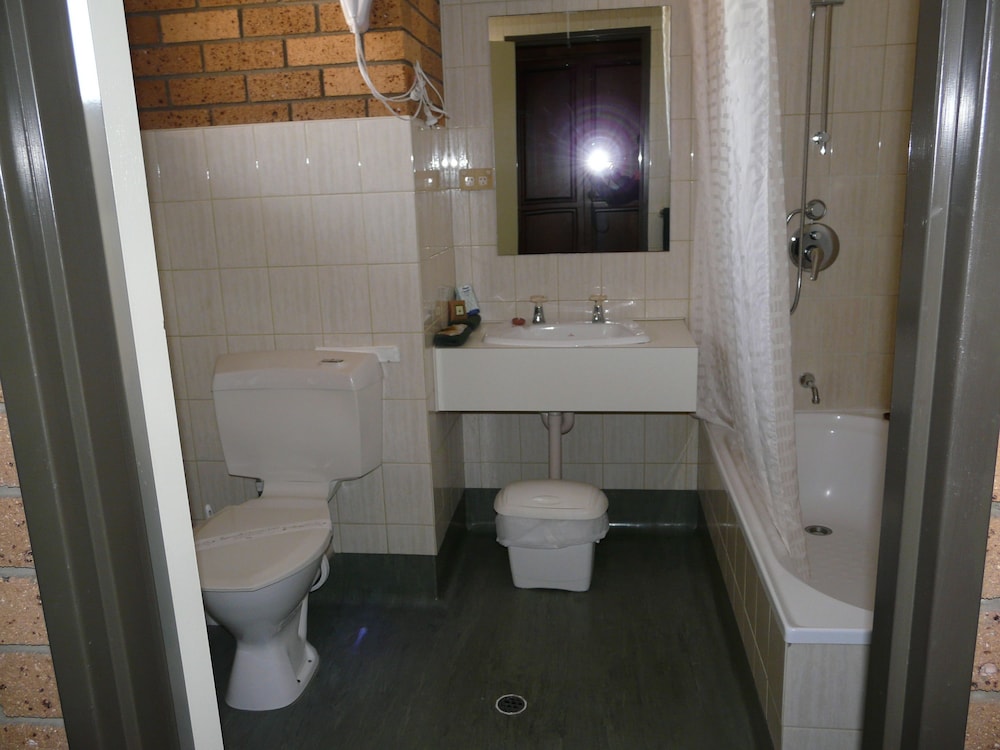 Bathroom, Waterloo Point