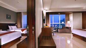 Minibar, in-room safe, free WiFi