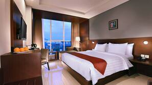 Minibar, in-room safe, free WiFi