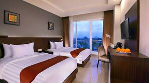 Minibar, in-room safe, free WiFi