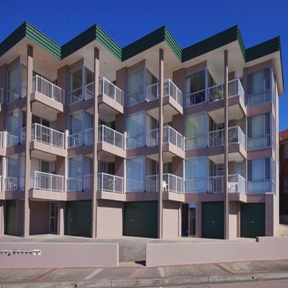 Dolphin Court 15