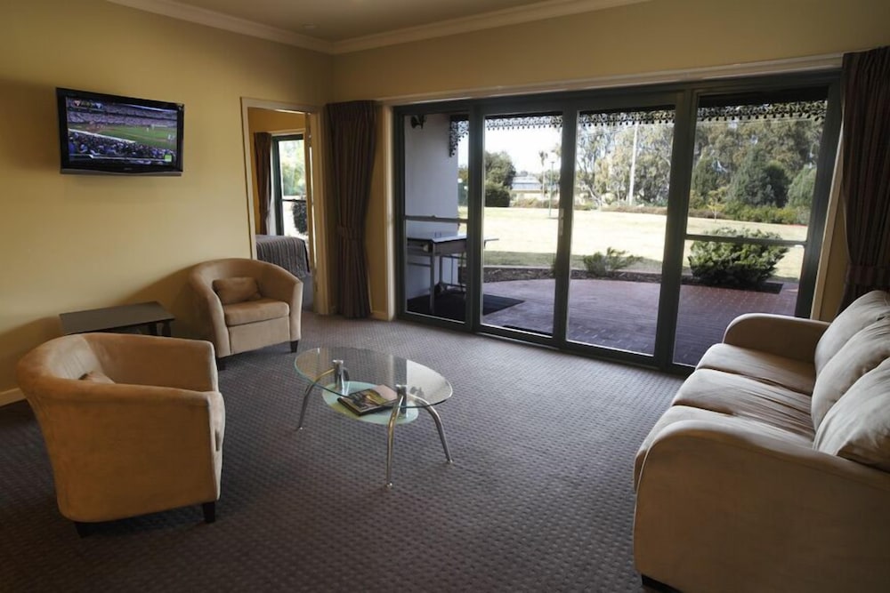 Living area, Yarrawonga Mulwala Golf Club Resort