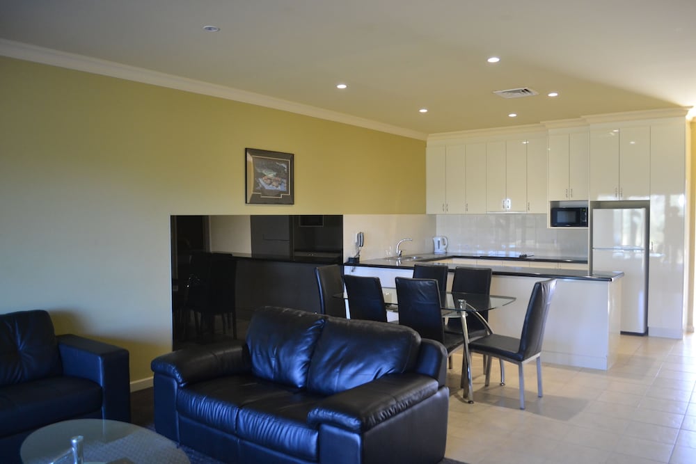 Living area, Yarrawonga Mulwala Golf Club Resort