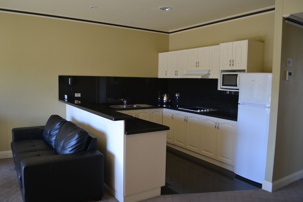 Private kitchen, Yarrawonga Mulwala Golf Club Resort