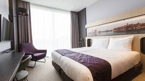 In-room safe, desk, laptop workspace, blackout curtains