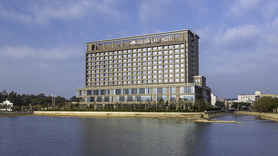 Golden Lake Hotel