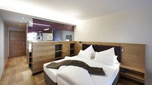 Premium bedding, in-room safe, blackout drapes, soundproofing