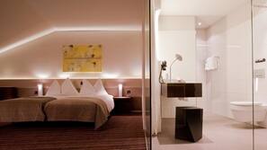 Minibar, coffre-forts dans les chambres, bureau, lits bébé (gratuits)