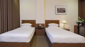Minibar, in-room safe, free WiFi