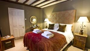 Premium bedding, individually decorated, individually furnished, desk