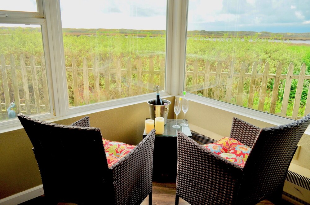 Captain's Inn at Moss Landing in Moss Landing Best Rates & Deals on