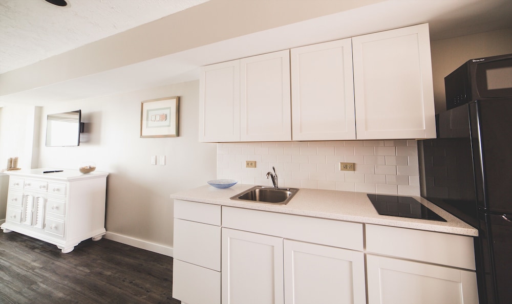 Surf Club Oceanfront Hotel