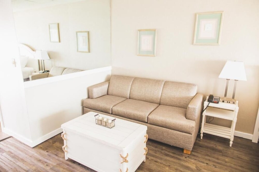 Surf Club Oceanfront Hotel