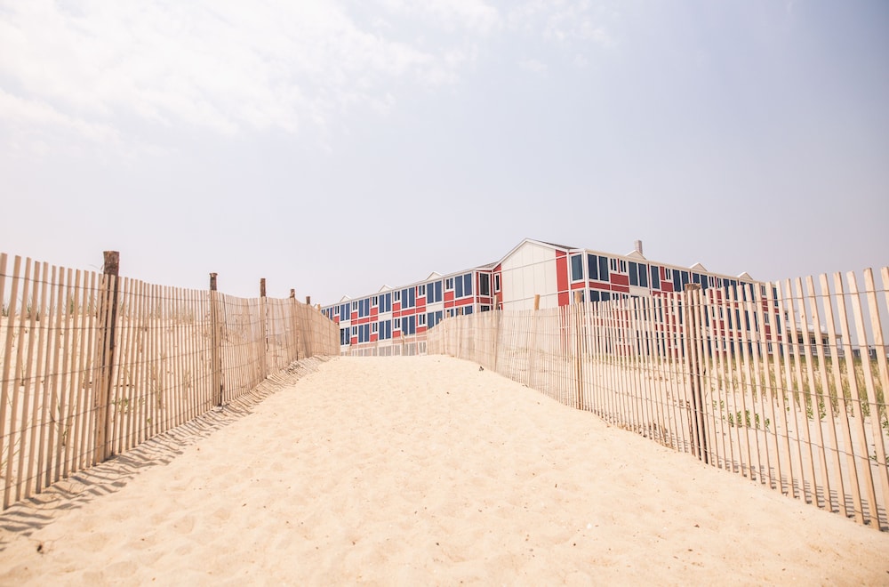 Surf Club Oceanfront Hotel