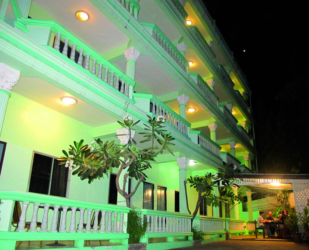 Oyo 1068 Nn Apartment In Pattaya Hotel Rates Reviews On Orbitz
