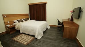 Desk, iron/ironing board, free WiFi, wheelchair access