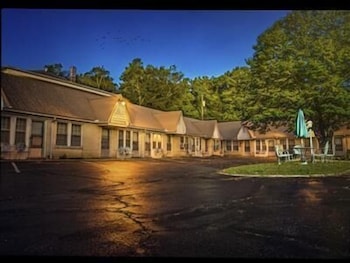 Lynwood Motel in Hot Springs, United States