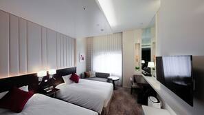 In-room safe, desk, blackout drapes, free WiFi