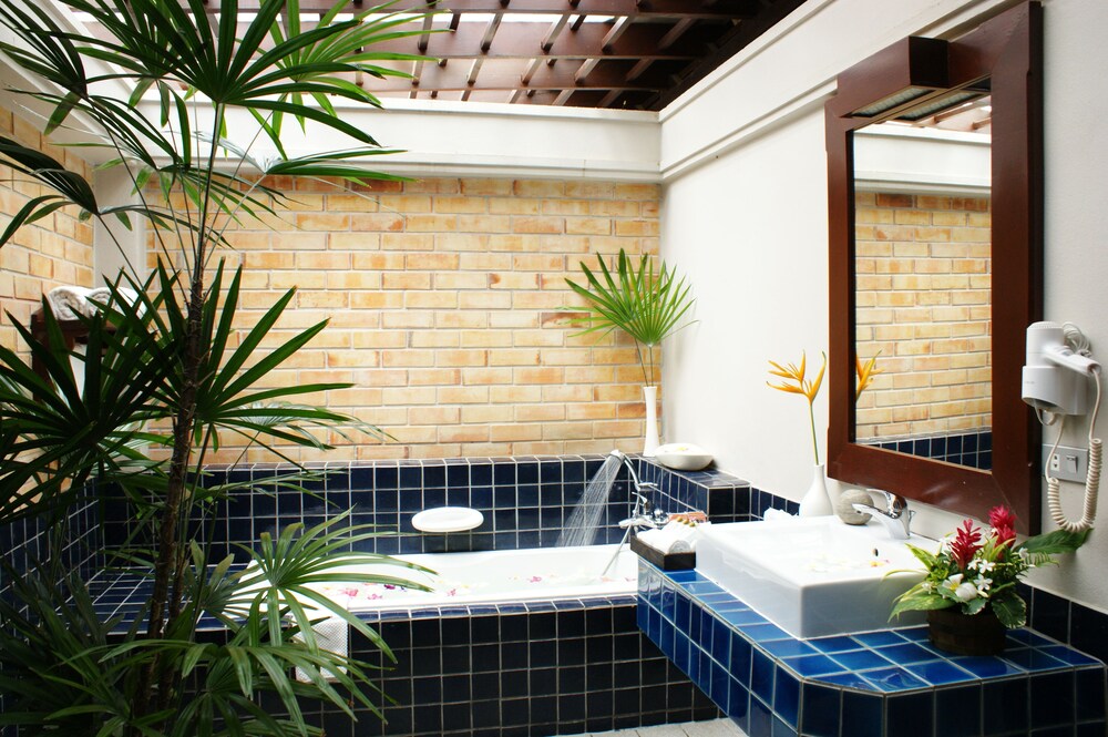 Bathroom, Botany Beach Resort