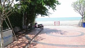 靠近海滩
