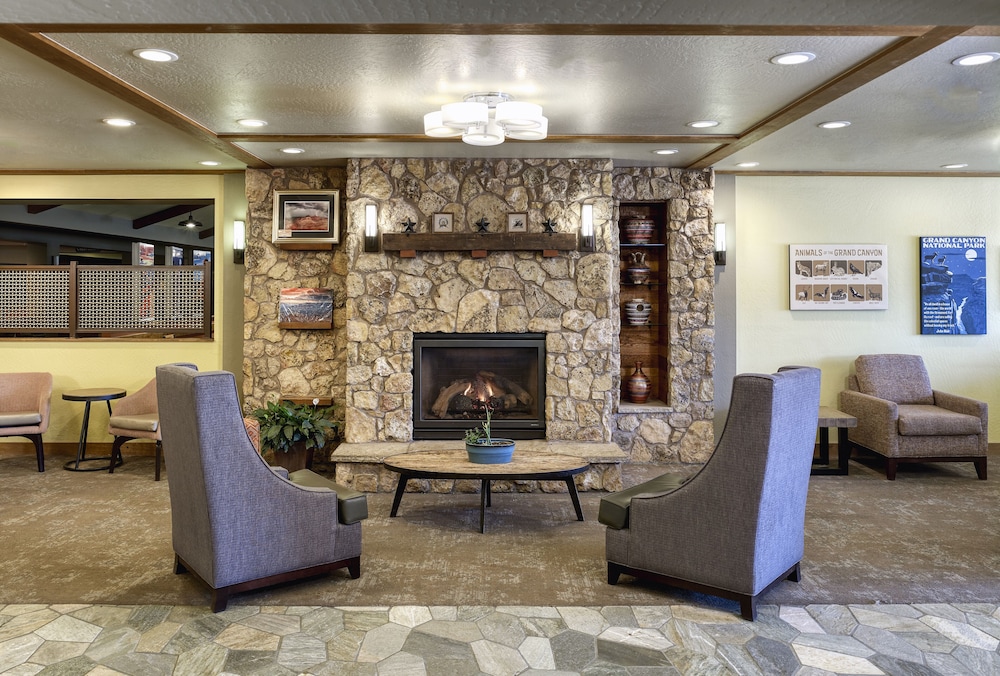 Lobby lounge, Yavapai Lodge