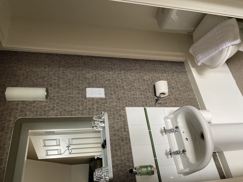 No.12 Hotel & Bistro