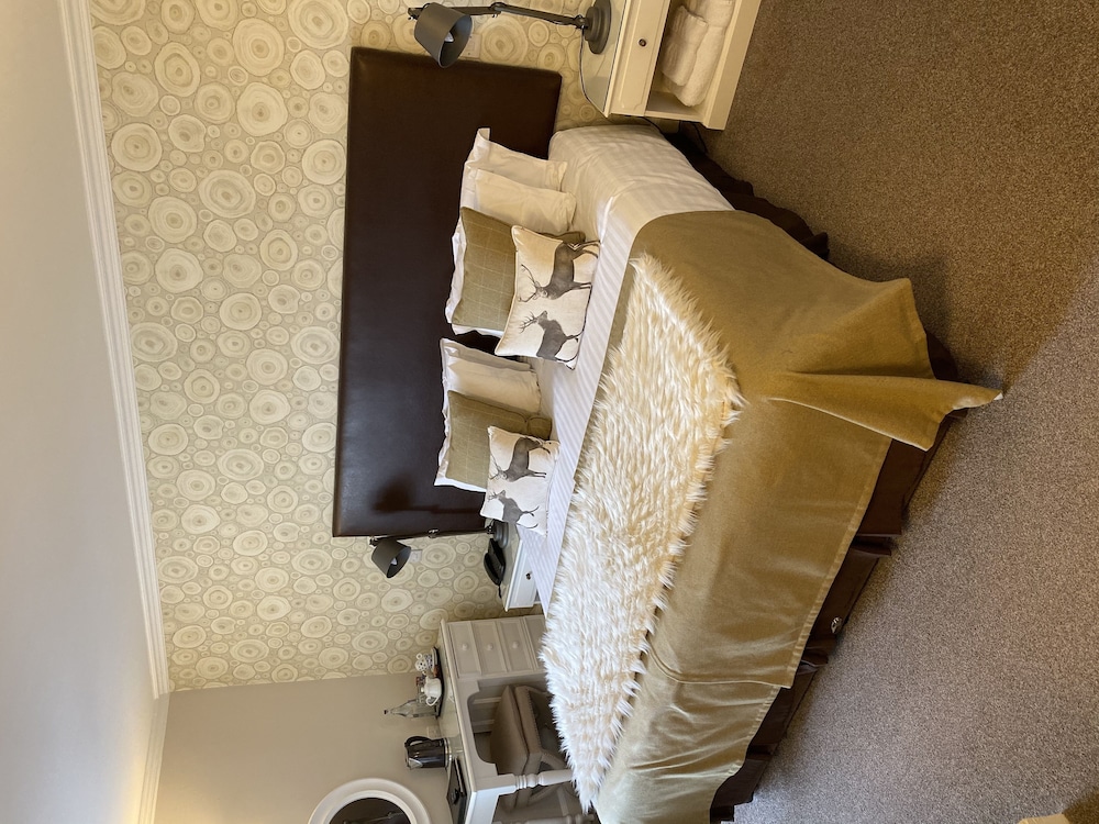 No.12 Hotel & Bistro