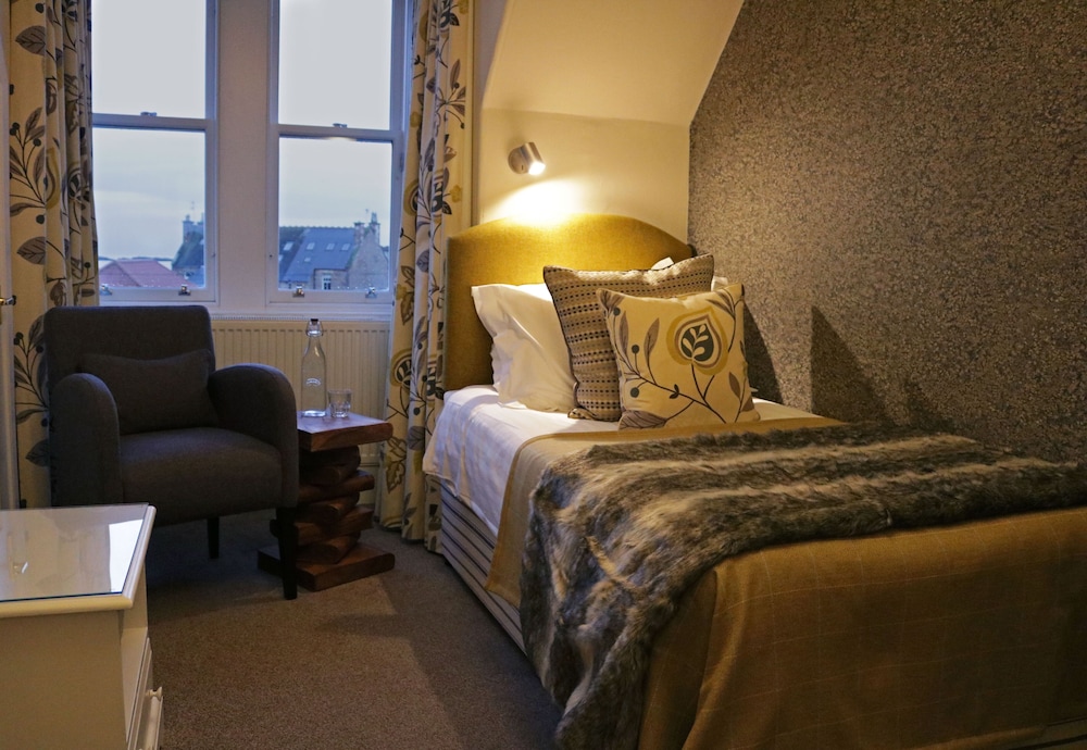 No.12 Hotel & Bistro