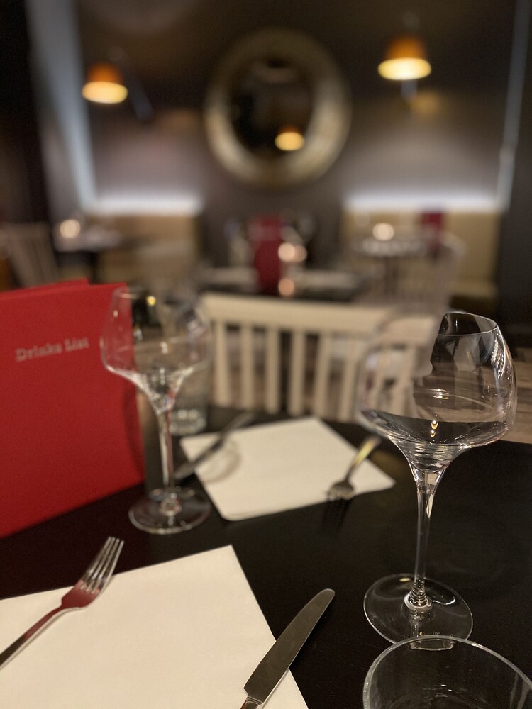 No.12 Hotel & Bistro