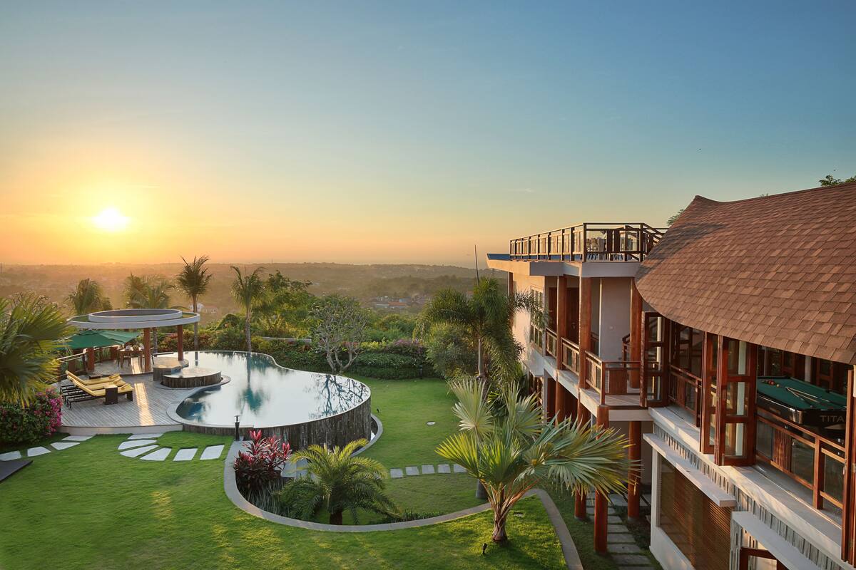 Get Ungasan Luxury Villa With Private Pool And Rooftop Gif