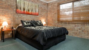 Desk, iron/ironing board, free WiFi, wheelchair access