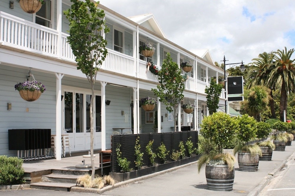 The White Swan Country Hotel Deals & Reviews (Greytown, NZL) Wotif