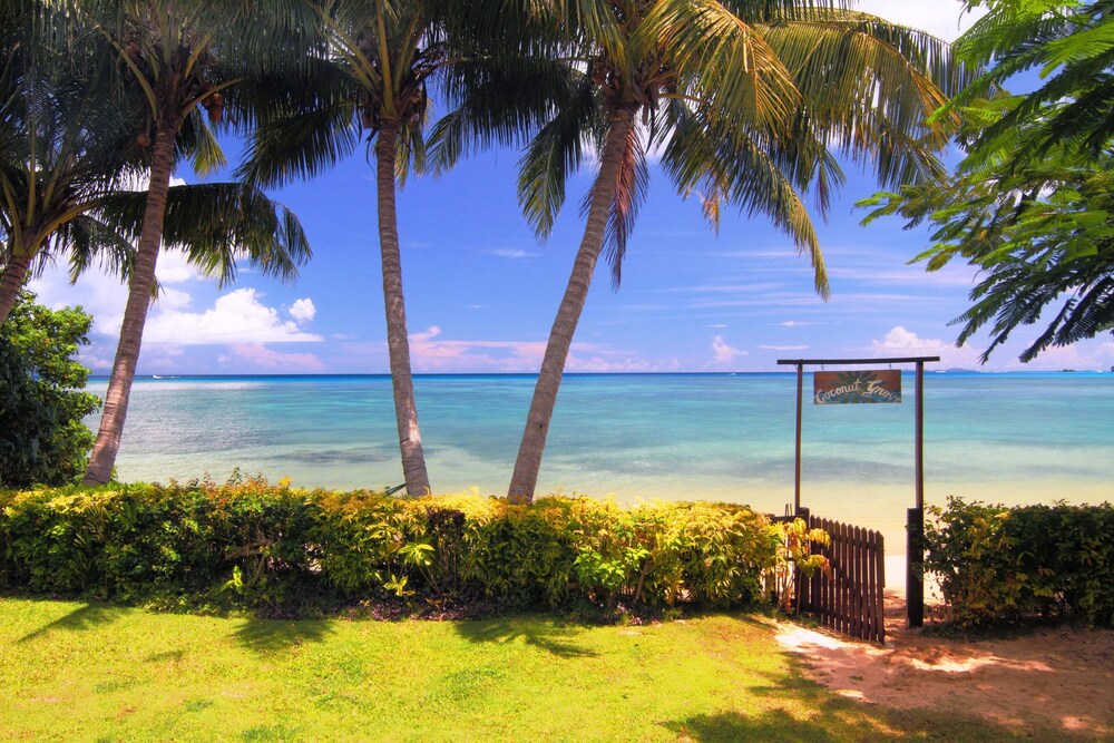 Coconut Grove Beachfront Cottages in Matei, Fiji