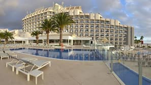 2 piscinas al aire libre
