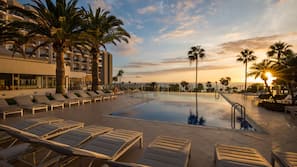 2 piscinas al aire libre