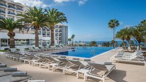 2 piscinas al aire libre