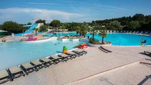 Piscina coperta, 2 piscine all'aperto