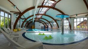 Piscina coperta, 2 piscine all'aperto