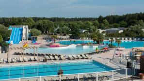 Piscina coperta, 2 piscine all'aperto